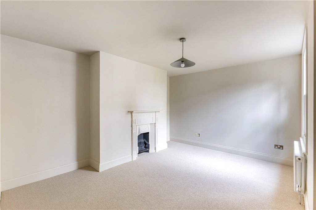 3 bed ground floor flat for sale in Rostrevor Road, London, SW6 6