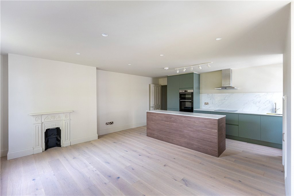 3 bed ground floor flat for sale in Rostrevor Road, London, SW6 12