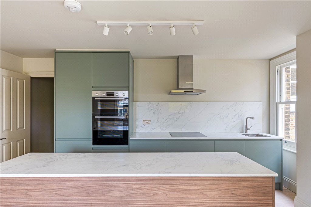 3 bed ground floor flat for sale in Rostrevor Road, London, SW6 14