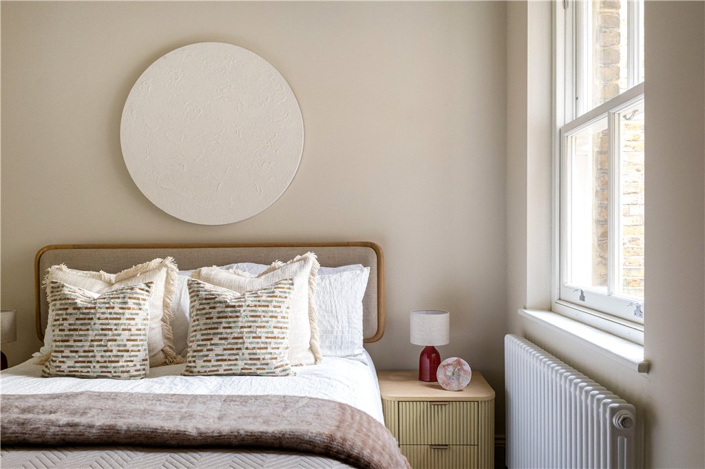 2 bed apartment for sale in Rostrevor Road, London, SW6 20