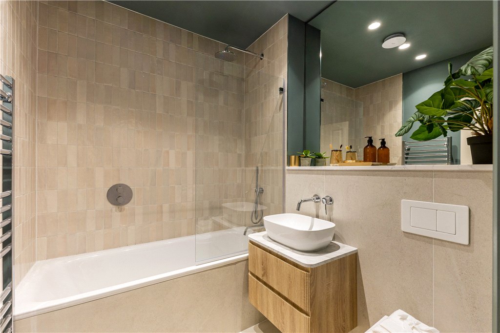 2 bed apartment for sale in Rostrevor Road, London, SW6 23
