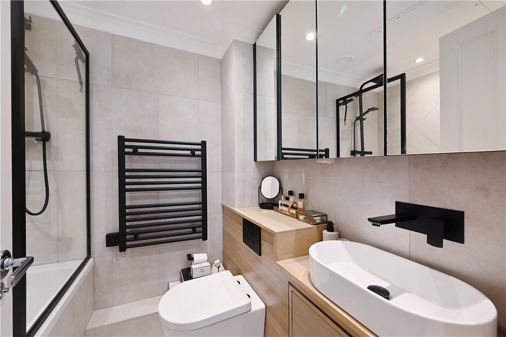 2 bed apartment for sale in Kings Road, London, SW10 7