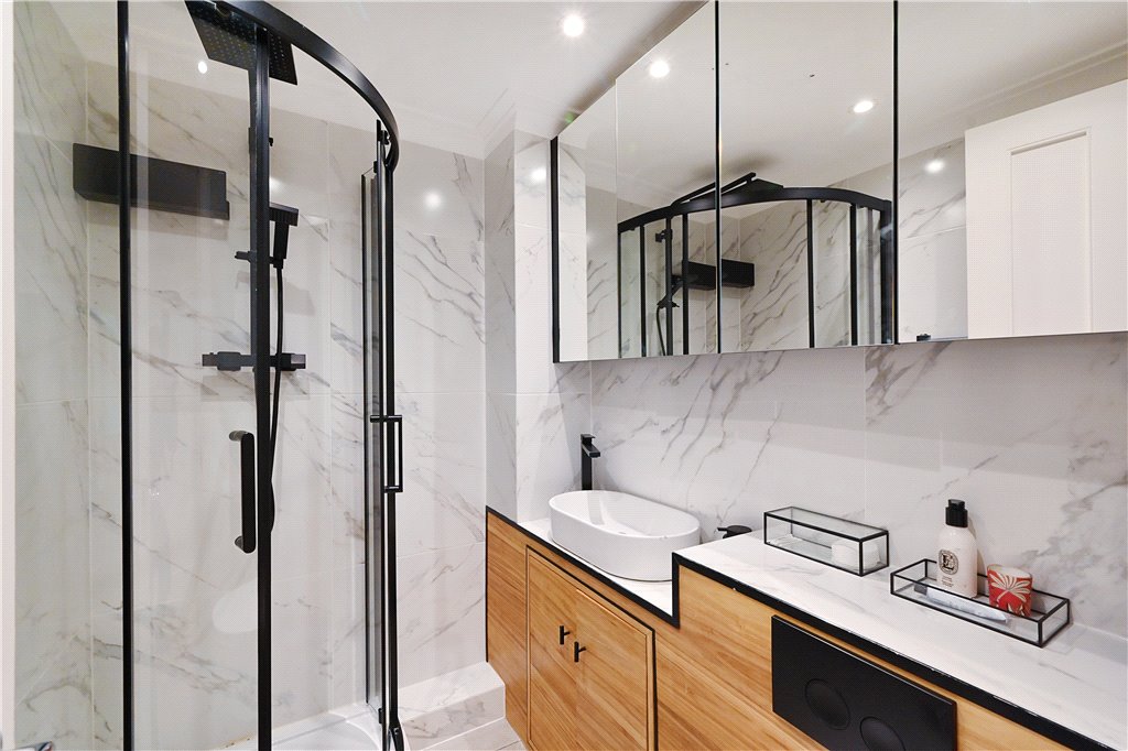 2 bed apartment for sale in Kings Road, London, SW10 5
