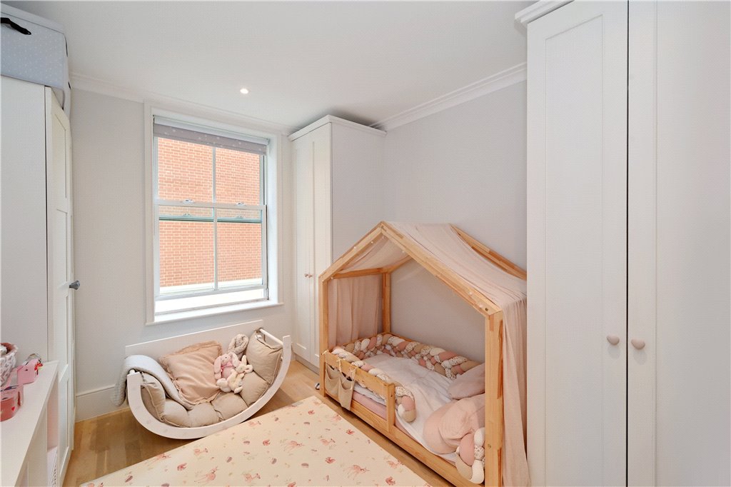2 bed apartment for sale in Kings Road, London, SW10 6