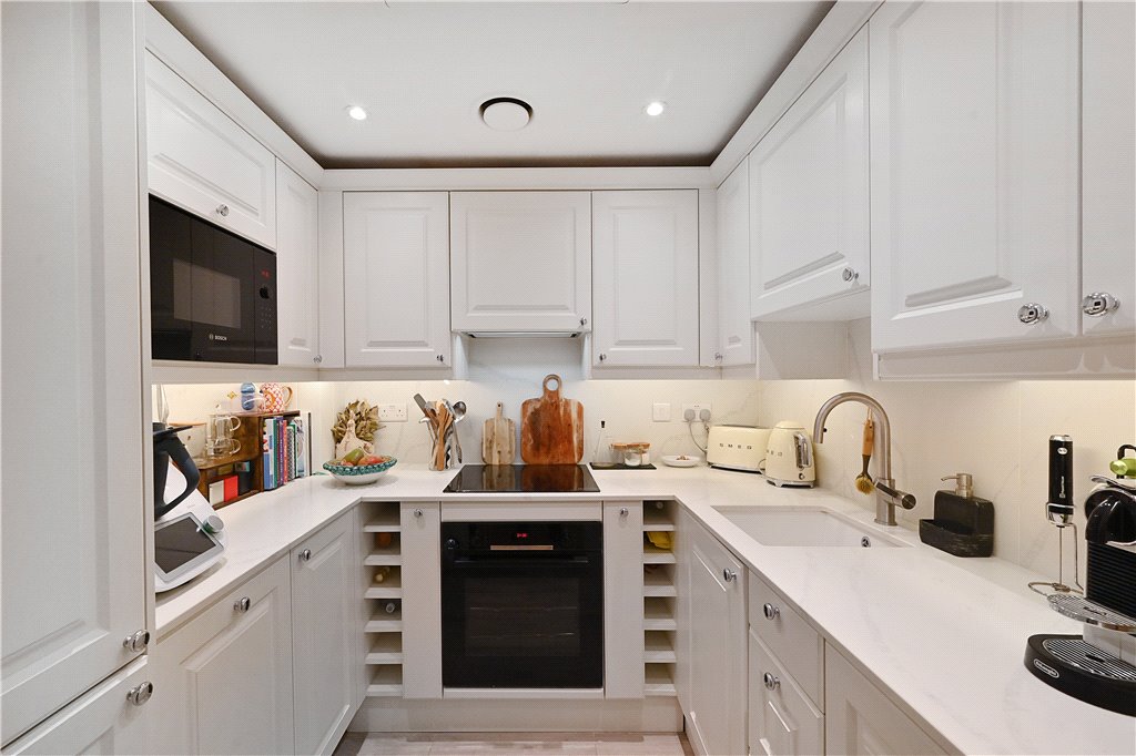 2 bed apartment for sale in Kings Road, London, SW10  - Property Image 4