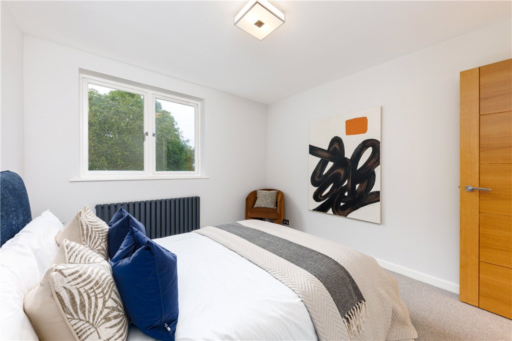 2 bed apartment for sale in Battersea High Road, London, SW11 4