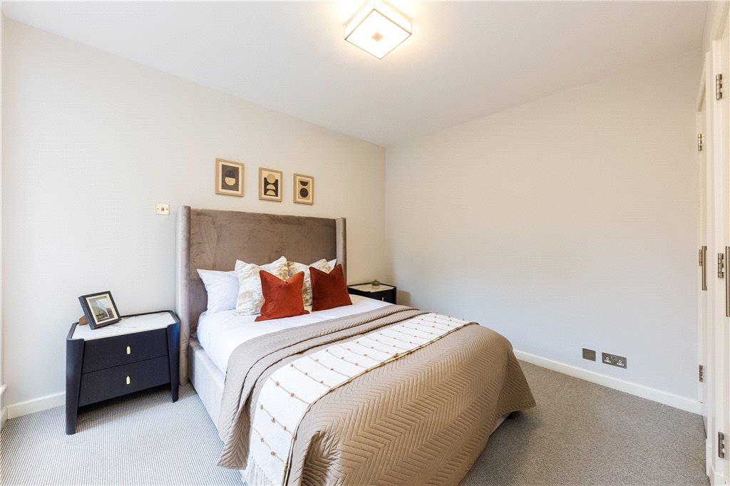 2 bed apartment for sale in Battersea High Road, London, SW11 6