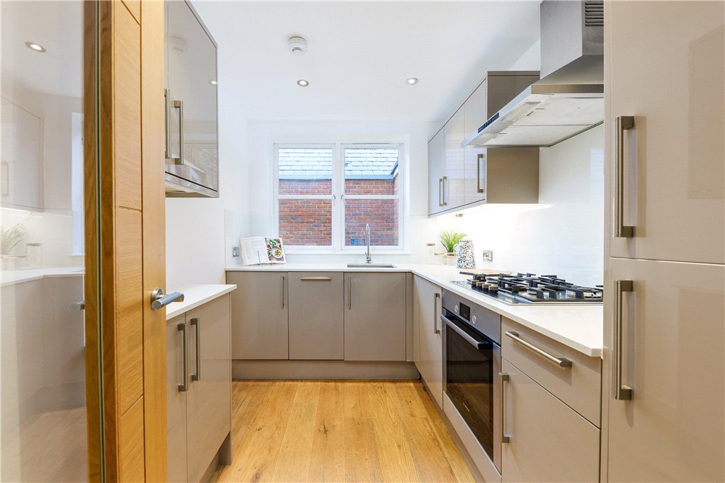 2 bed apartment for sale in Battersea High Road, London, SW11 9
