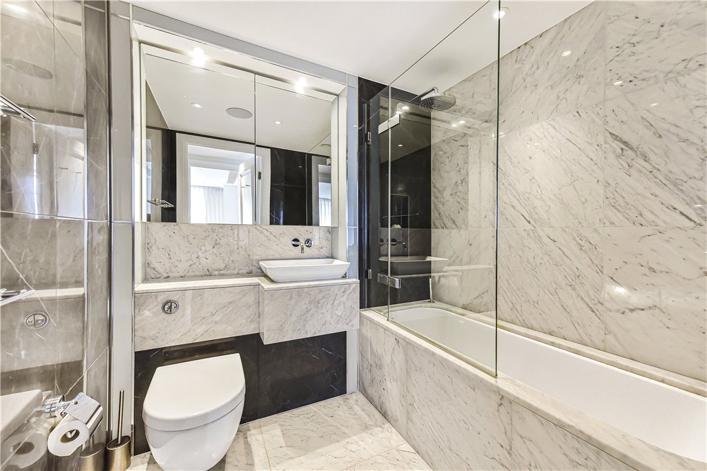 2 bed apartment for sale in Carnwath Road, London, SW6 5