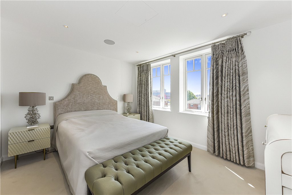 2 bed apartment for sale in Carnwath Road, London, SW6 4