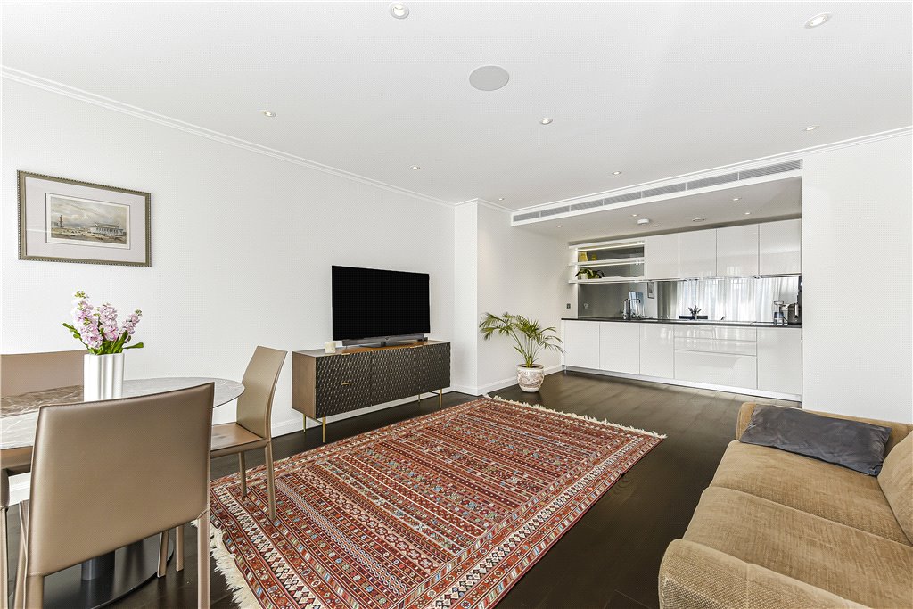 2 bed apartment for sale in Carnwath Road, London, SW6  - Property Image 2