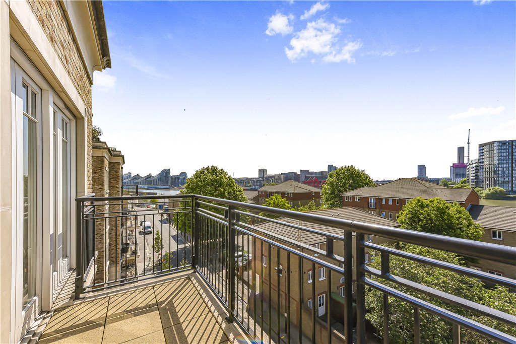 2 bed apartment for sale in Carnwath Road, London, SW6 9