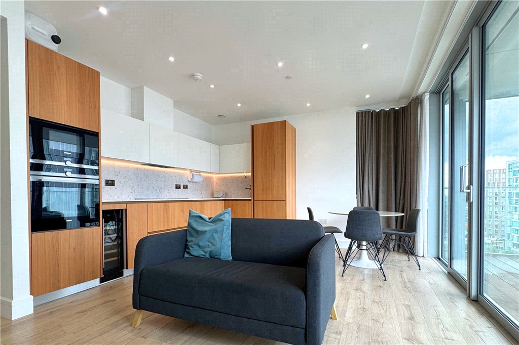 1 bed apartment to rent in Stable Walk, London, E1 1