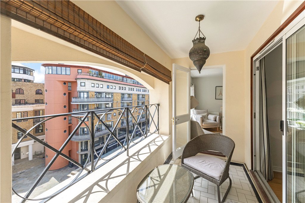 2 bed apartment for sale in Eagle Wharf Court, Lafone Street, London, SE1  - Property Image 2