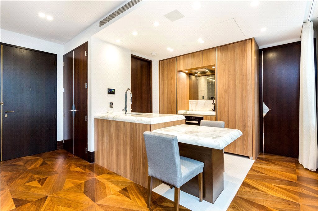 1 bed apartment for sale in Blenheim House, Crown Square, London, SE1 5