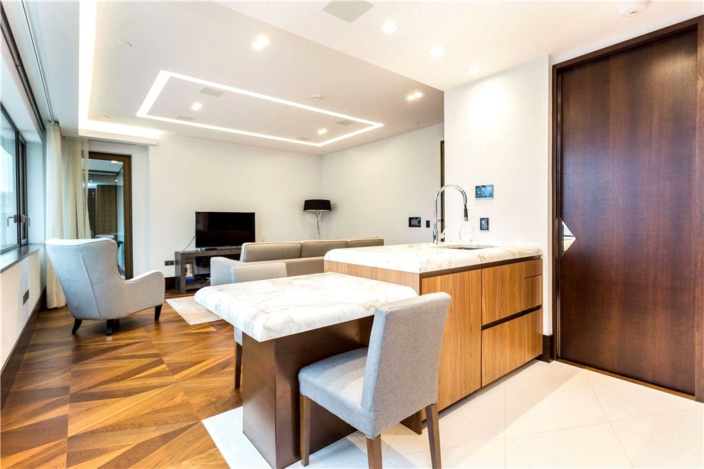 1 bed apartment for sale in Blenheim House, Crown Square, London, SE1 1