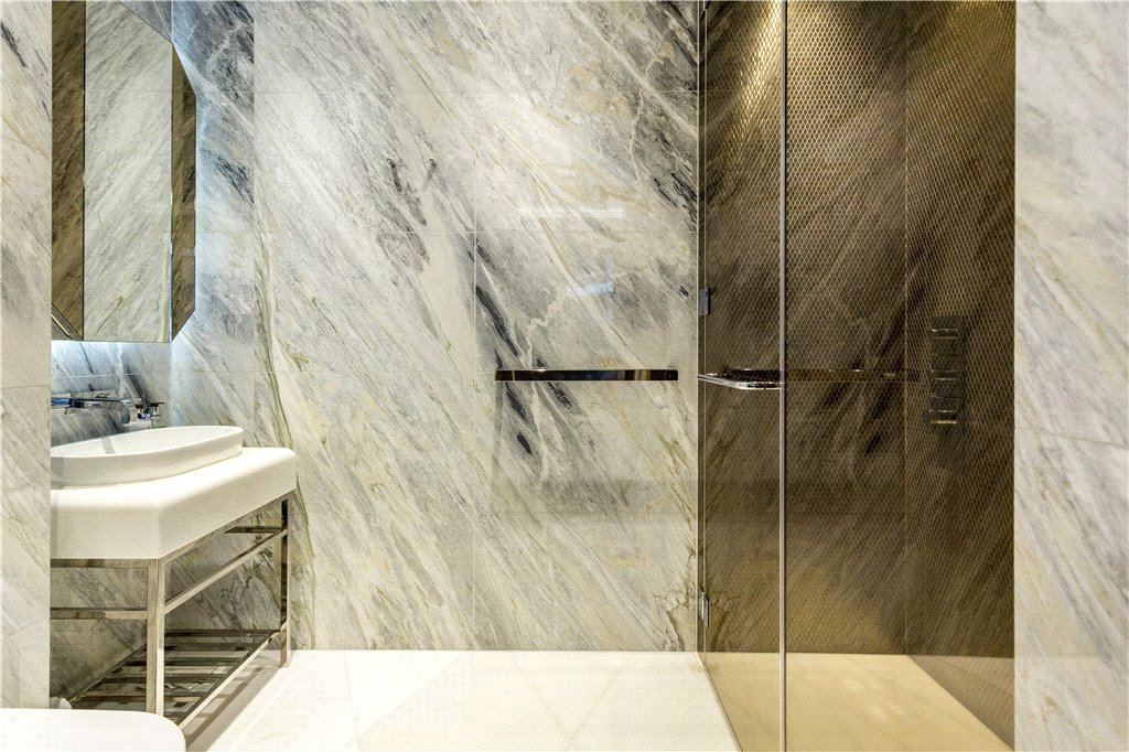1 bed apartment for sale in Blenheim House, Crown Square, London, SE1 7