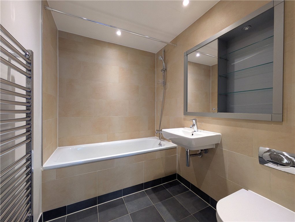 Apartment to rent in Axis Court, 2 East Lane, London, SE16  - Property Image 9