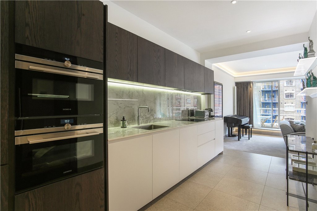 Apartment for sale in Shad Thames, London, SE1 1