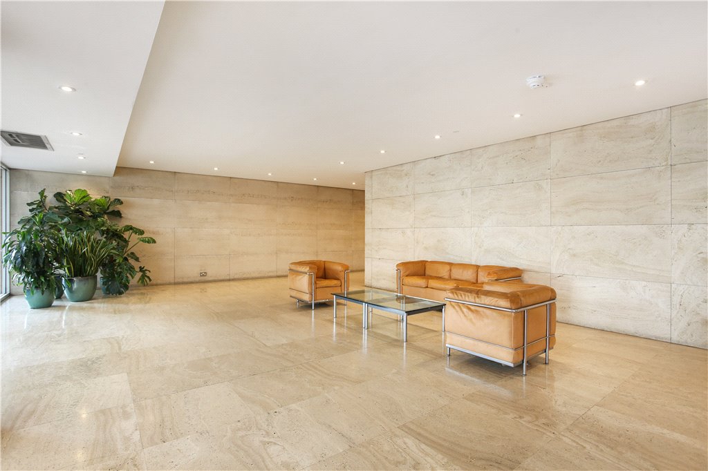 Apartment for sale in Shad Thames, London, SE1 7