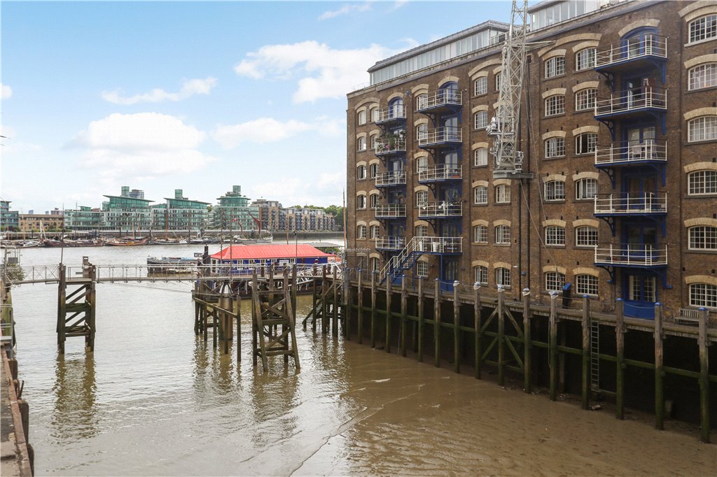 Apartment for sale in Shad Thames, London, SE1 6