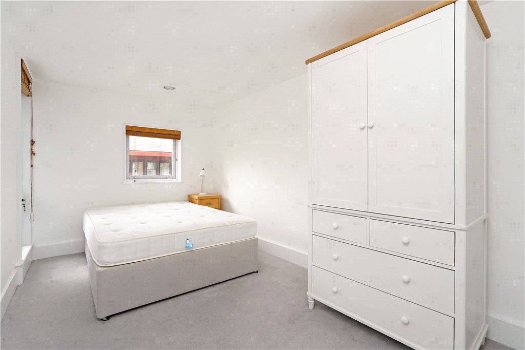 2 bed apartment to rent in Admirals Court, 30 Horselydown Lane, London, SE1 10
