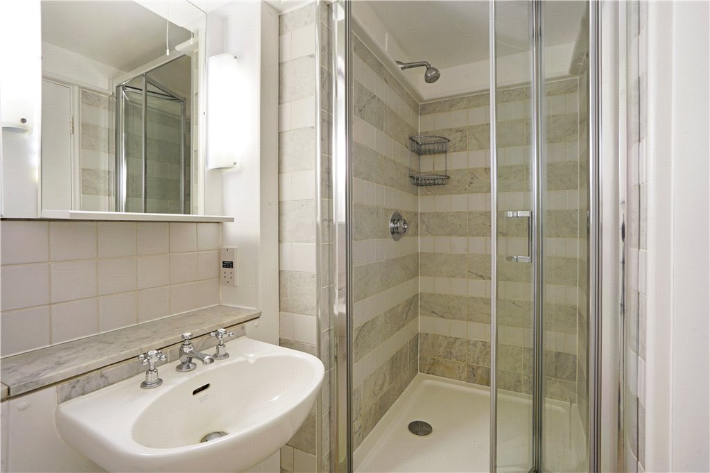 2 bed apartment to rent in Admirals Court, 30 Horselydown Lane, London, SE1 12