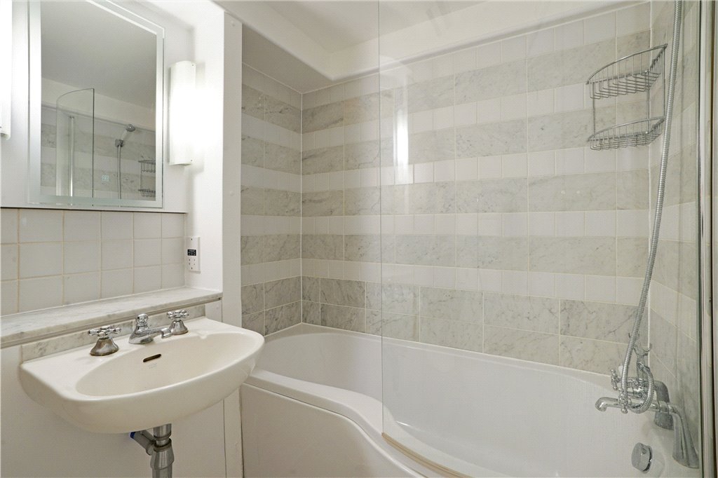 2 bed apartment to rent in Admirals Court, 30 Horselydown Lane, London, SE1 9