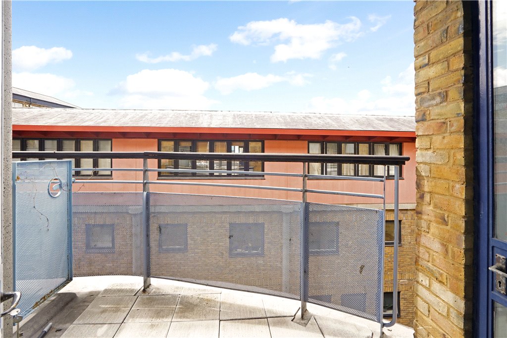 2 bed apartment to rent in Admirals Court, 30 Horselydown Lane, London, SE1 6