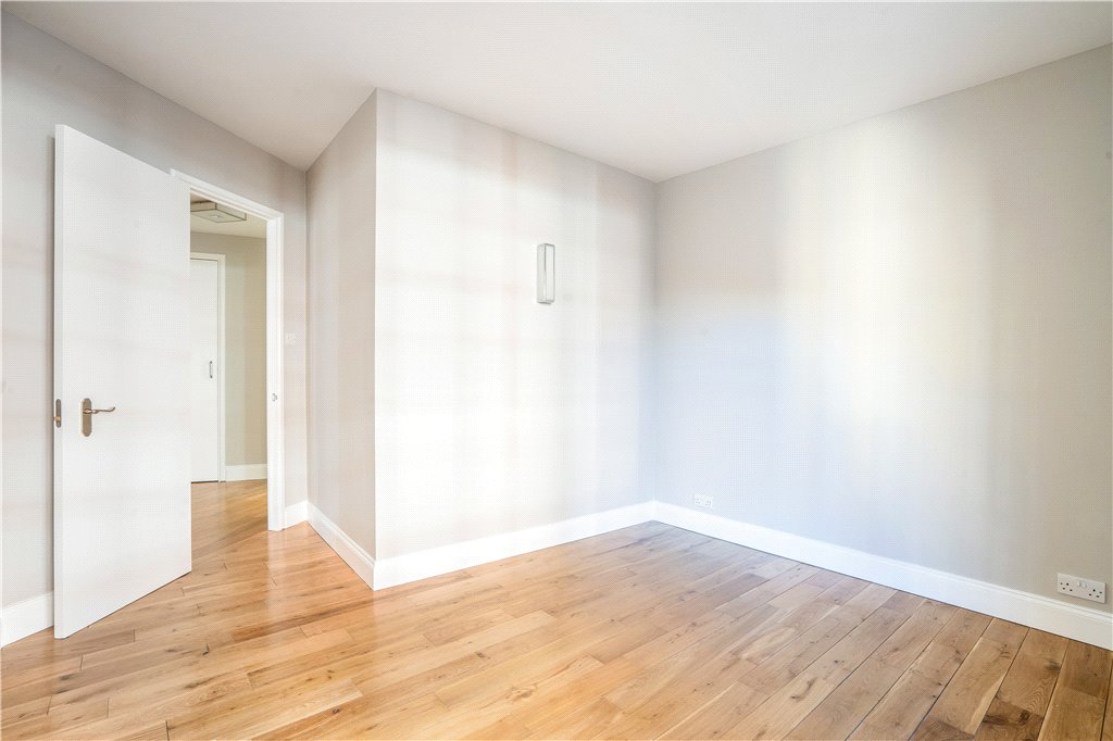 2 bed apartment for sale in The Circle, Queen Elizabeth Street, London, SE1  - Property Image 13