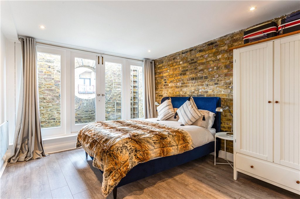 2 bed apartment to rent in St. Saviours Wharf, 8 Shad Thames, London, SE1 9