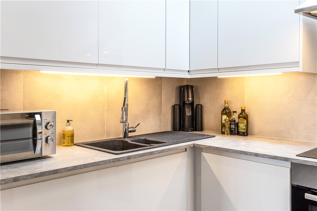 2 bed apartment to rent in St. Saviours Wharf, 8 Shad Thames, London, SE1  - Property Image 6