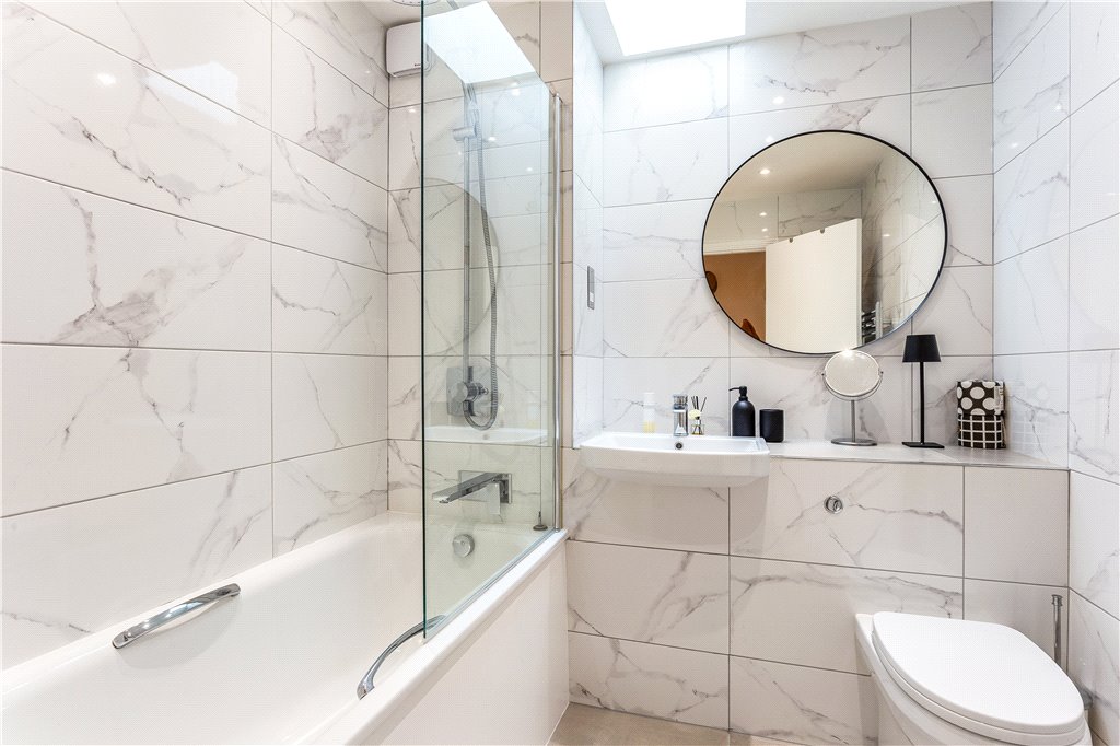 2 bed apartment to rent in St. Saviours Wharf, 8 Shad Thames, London, SE1 10