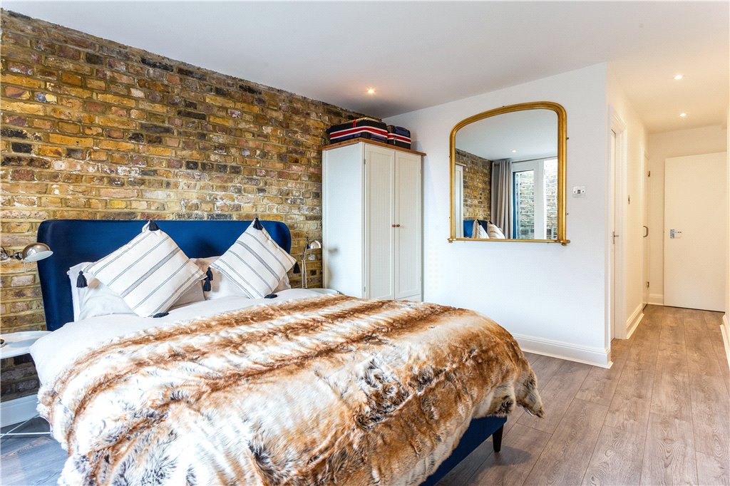 2 bed apartment to rent in St. Saviours Wharf, 8 Shad Thames, London, SE1 6