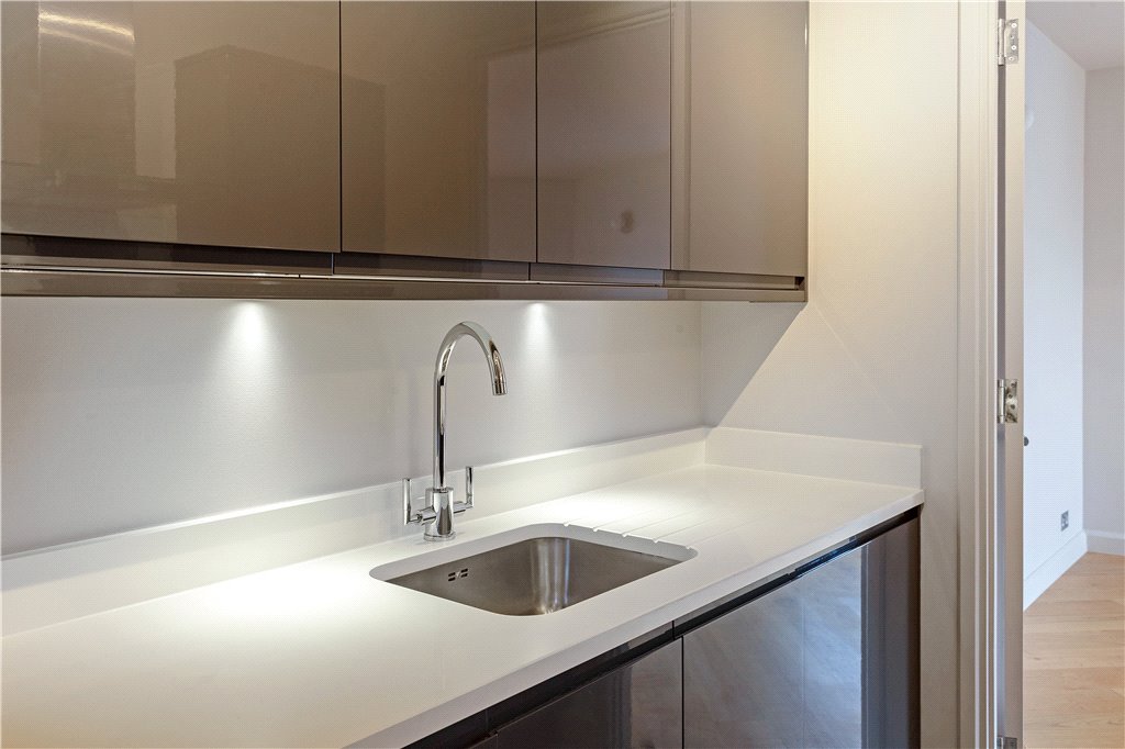1 bed apartment for sale in Queen Elizabeth Street, London, SE1 8
