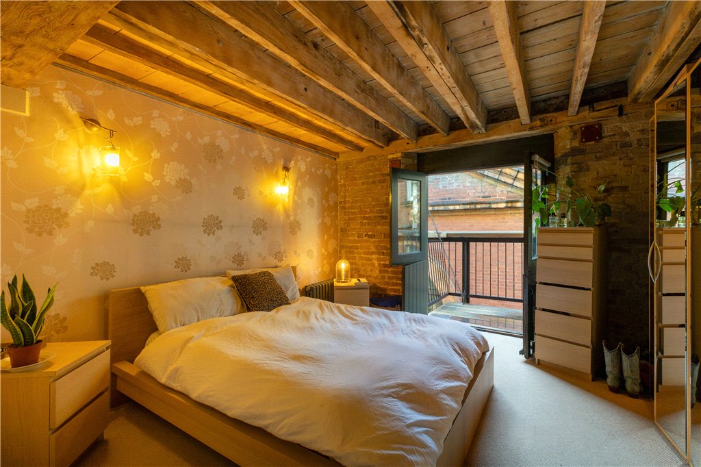 2 bed apartment for sale in Shad Thames, London, SE1 8