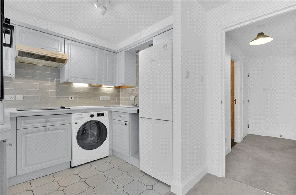 Apartment for sale in Shad Thames, London, SE1 8