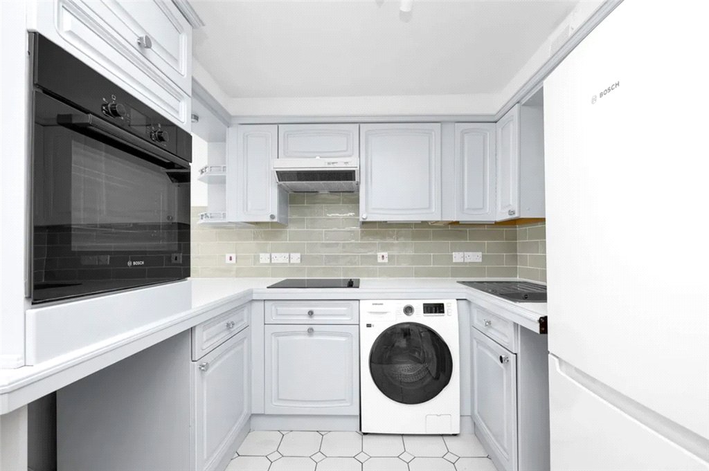 Apartment for sale in Shad Thames, London, SE1 7