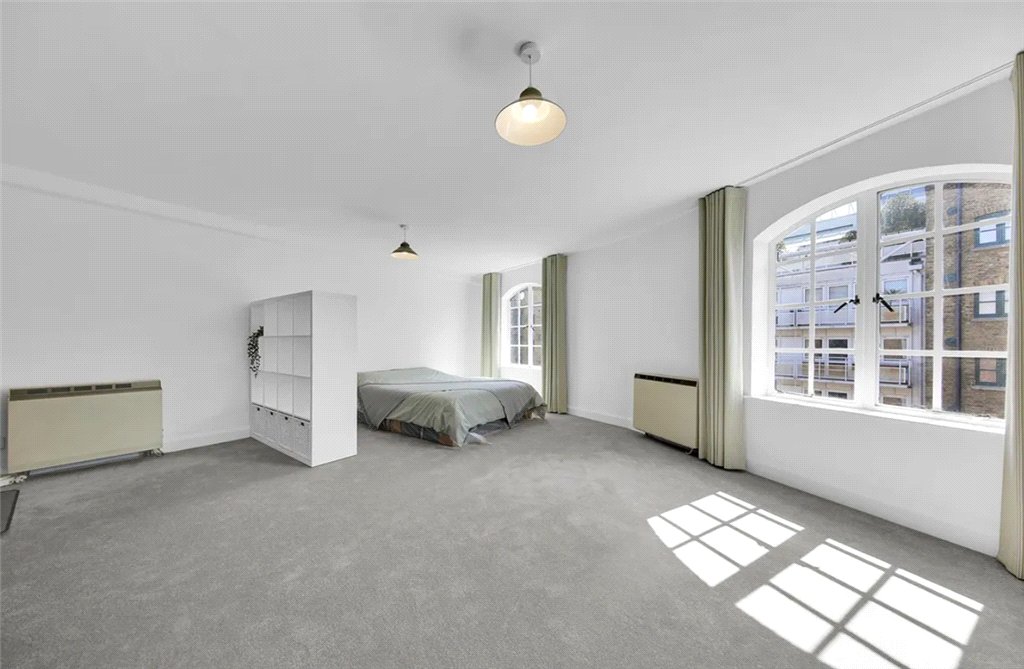 Apartment for sale in Shad Thames, London, SE1 5