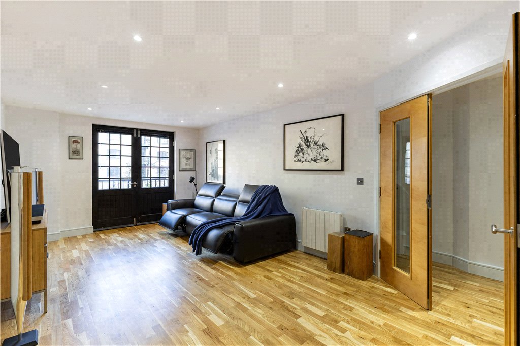 2 bed apartment for sale in Cayenne Court, London, SE1 4