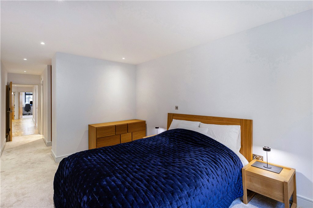2 bed apartment for sale in Cayenne Court, London, SE1 8