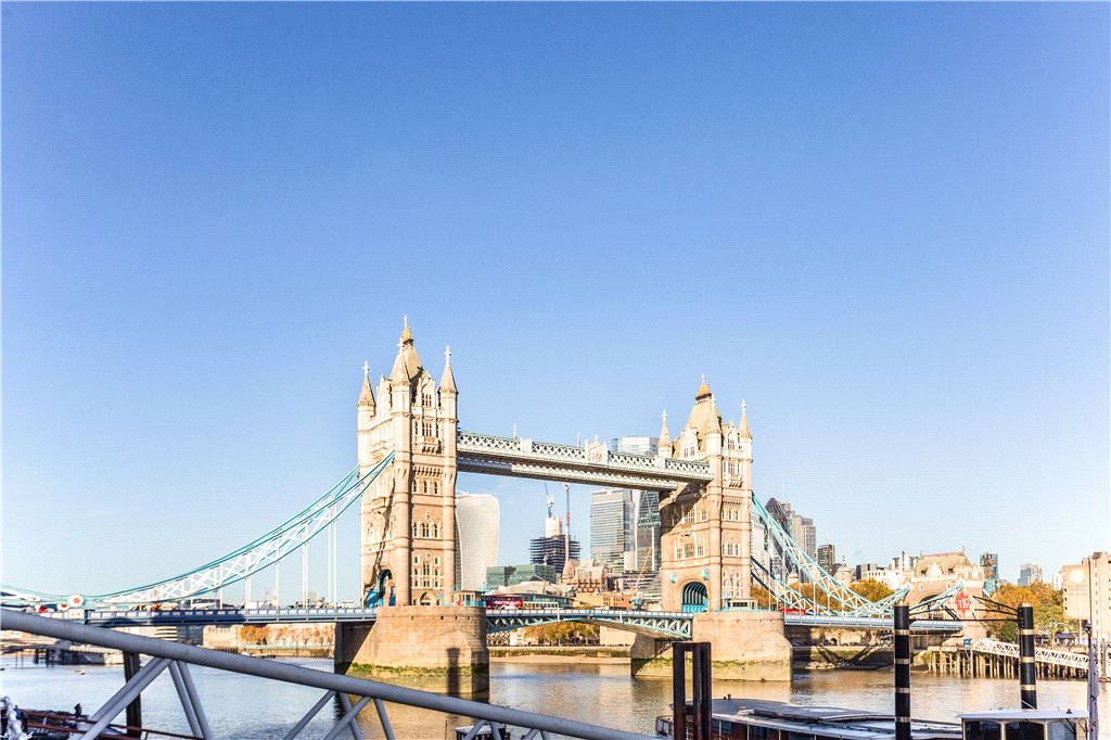 2 bed apartment for sale in Cayenne Court, London, SE1 3