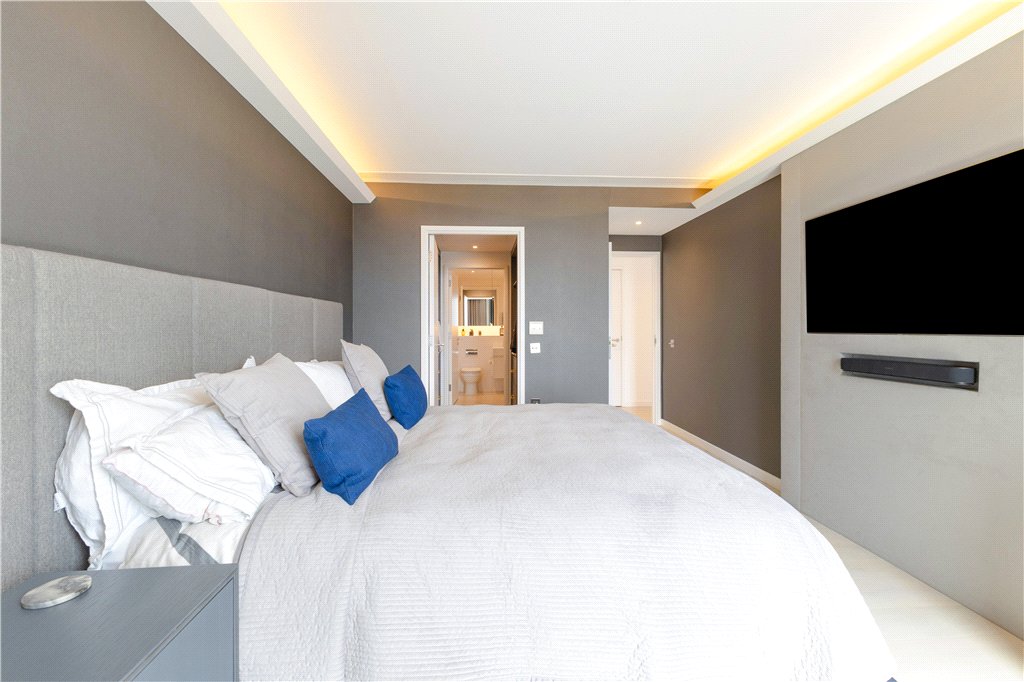 2 bed apartment for sale in Strata SE, 8 Walworth Road, London, SE1 8