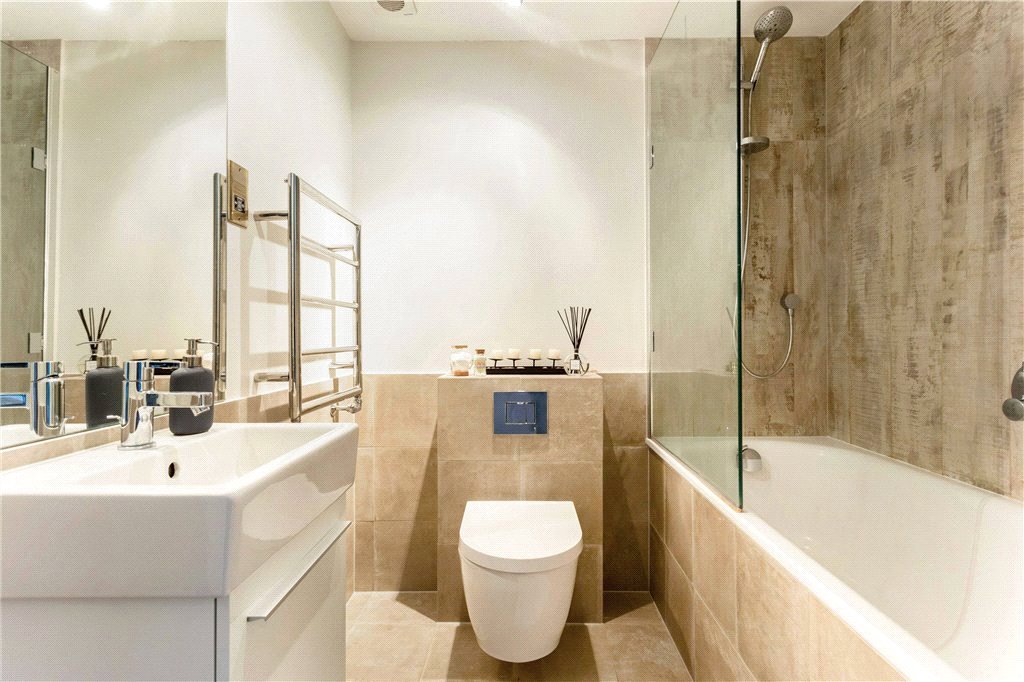 3 bed apartment for sale in Southwark Bridge Road, London, SE1 7