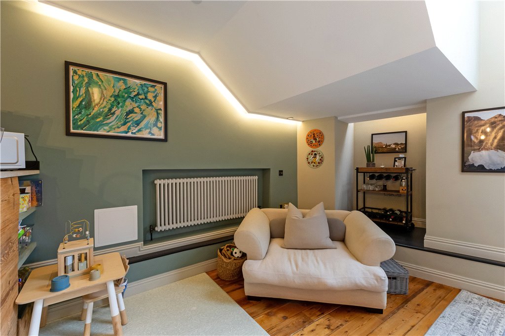 3 bed apartment for sale in Southwark Bridge Road, London, SE1 1