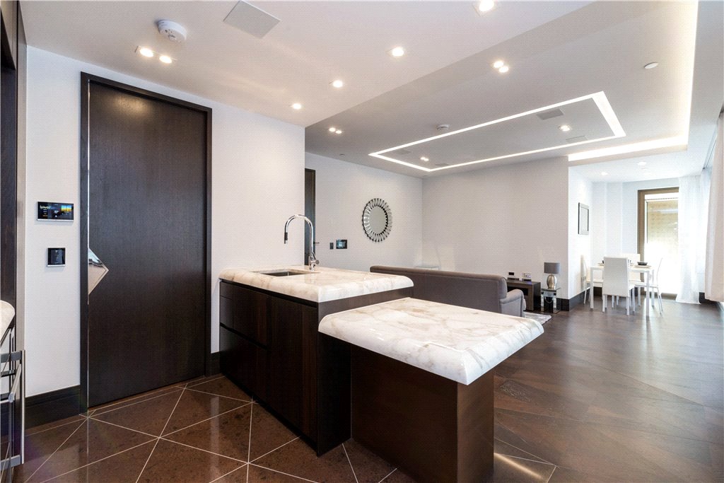 1 bed apartment for sale in Blenheim House, Crown Square, London, SE1 3