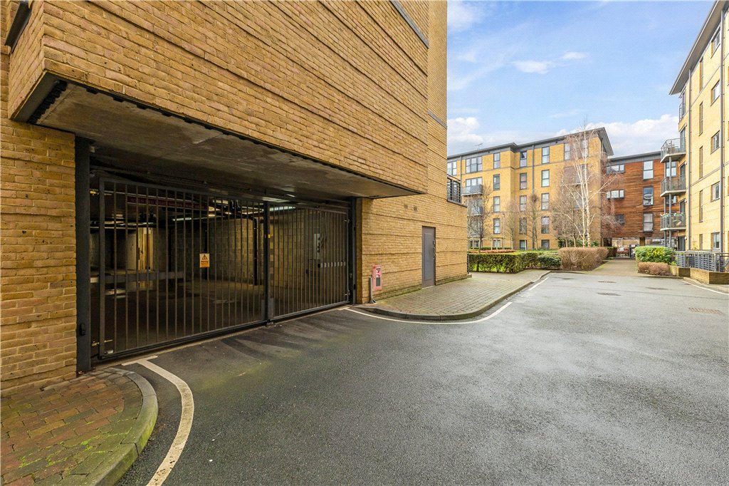 1 bed apartment for sale in Spa Road, London, SE16  - Property Image 13