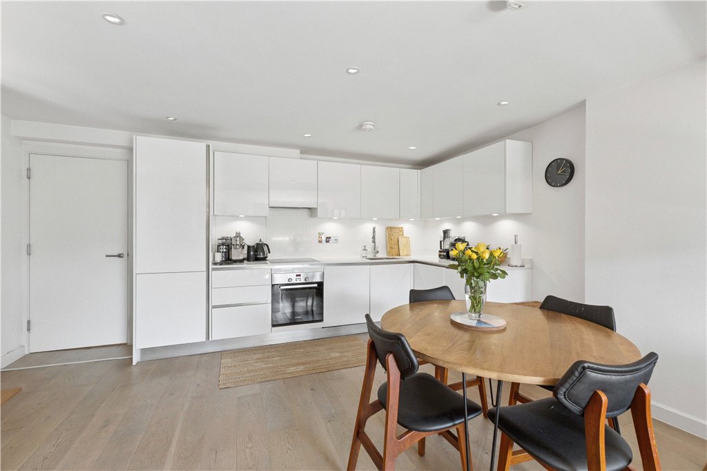 1 bed apartment for sale in Alwin Apartments, 132 Tanner Street, SE1  - Property Image 6
