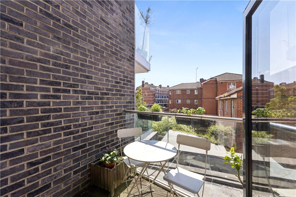 1 bed apartment for sale in Alwin Apartments, 132 Tanner Street, SE1  - Property Image 3