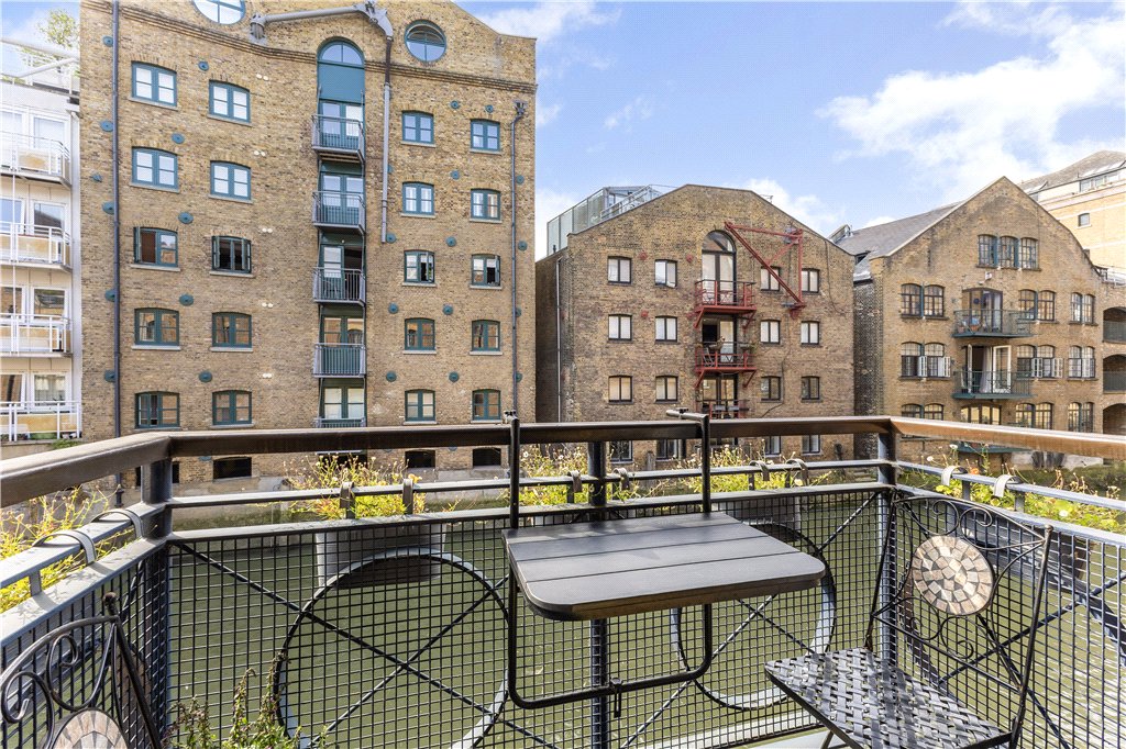 Apartment for sale in Java Wharf, 16 Shad Thames, London, SE1 1